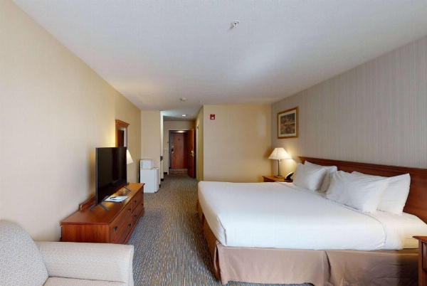 Ramada by Wyndham Strasburg image 11