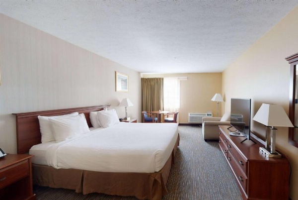 Ramada by Wyndham Strasburg image 12