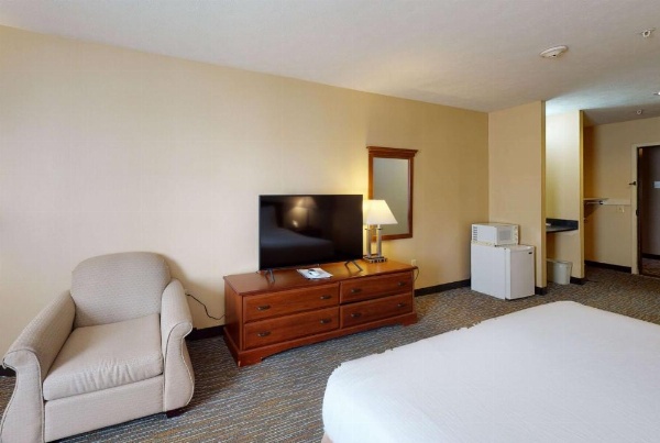 Ramada by Wyndham Strasburg image 19